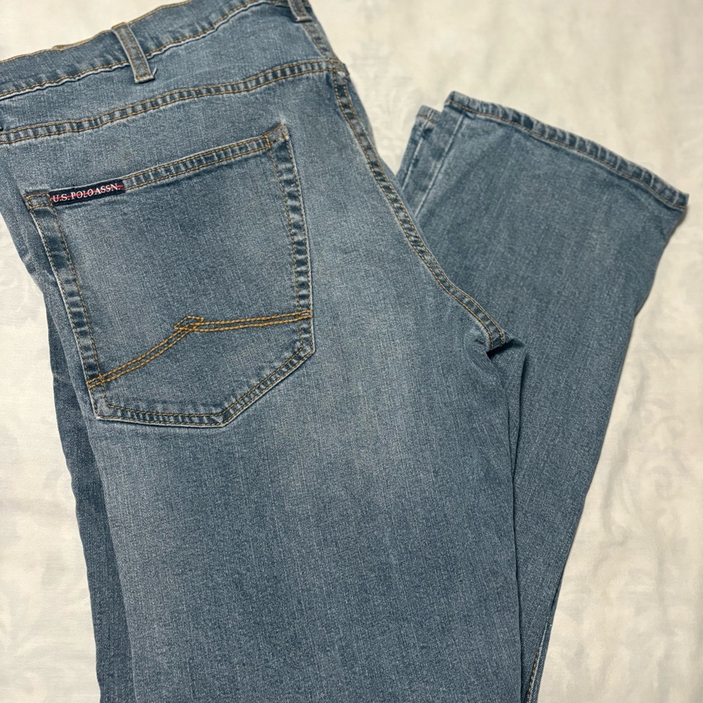 U.S. Polo Assn. Men's Classic Denim Jeans - Picture 3 of 7